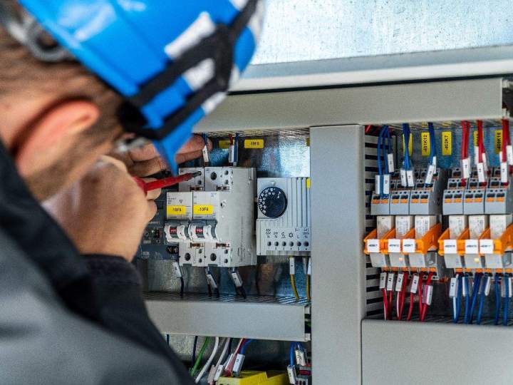 Maintenance industrielle, Laval